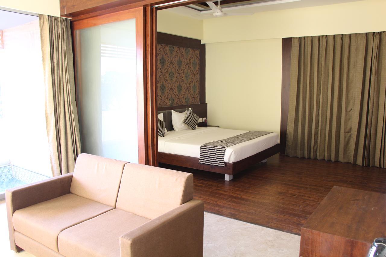 Krishna Beach Resorts - Diu Buitenkant foto