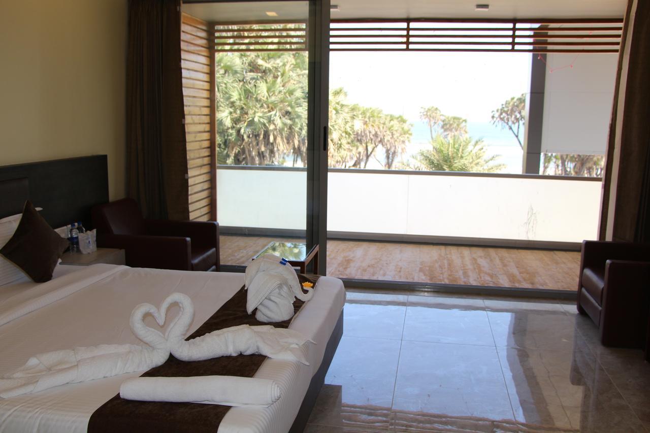 Krishna Beach Resorts - Diu Buitenkant foto