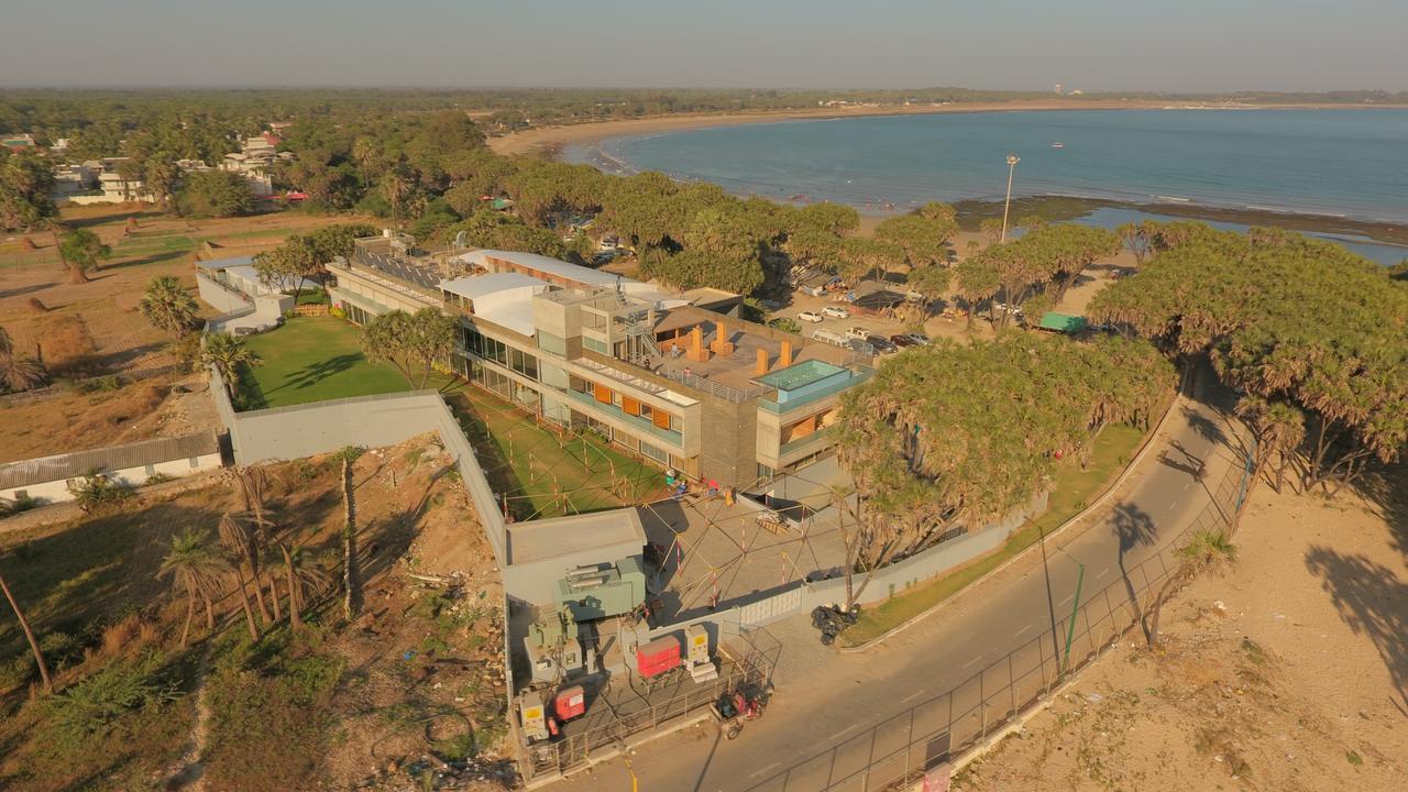 Krishna Beach Resorts - Diu Buitenkant foto
