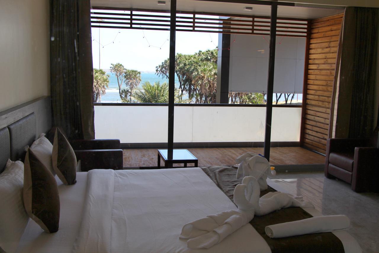 Krishna Beach Resorts - Diu Buitenkant foto