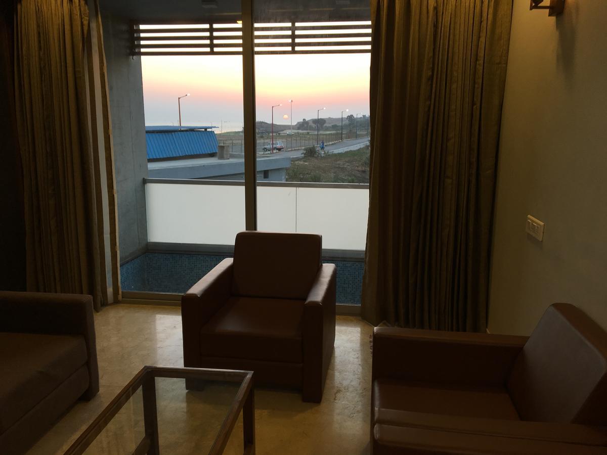 Krishna Beach Resorts - Diu Buitenkant foto