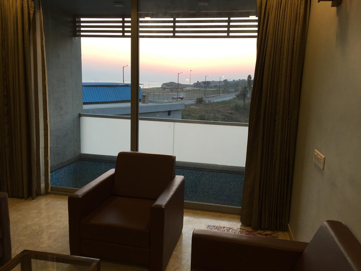 Krishna Beach Resorts - Diu Buitenkant foto
